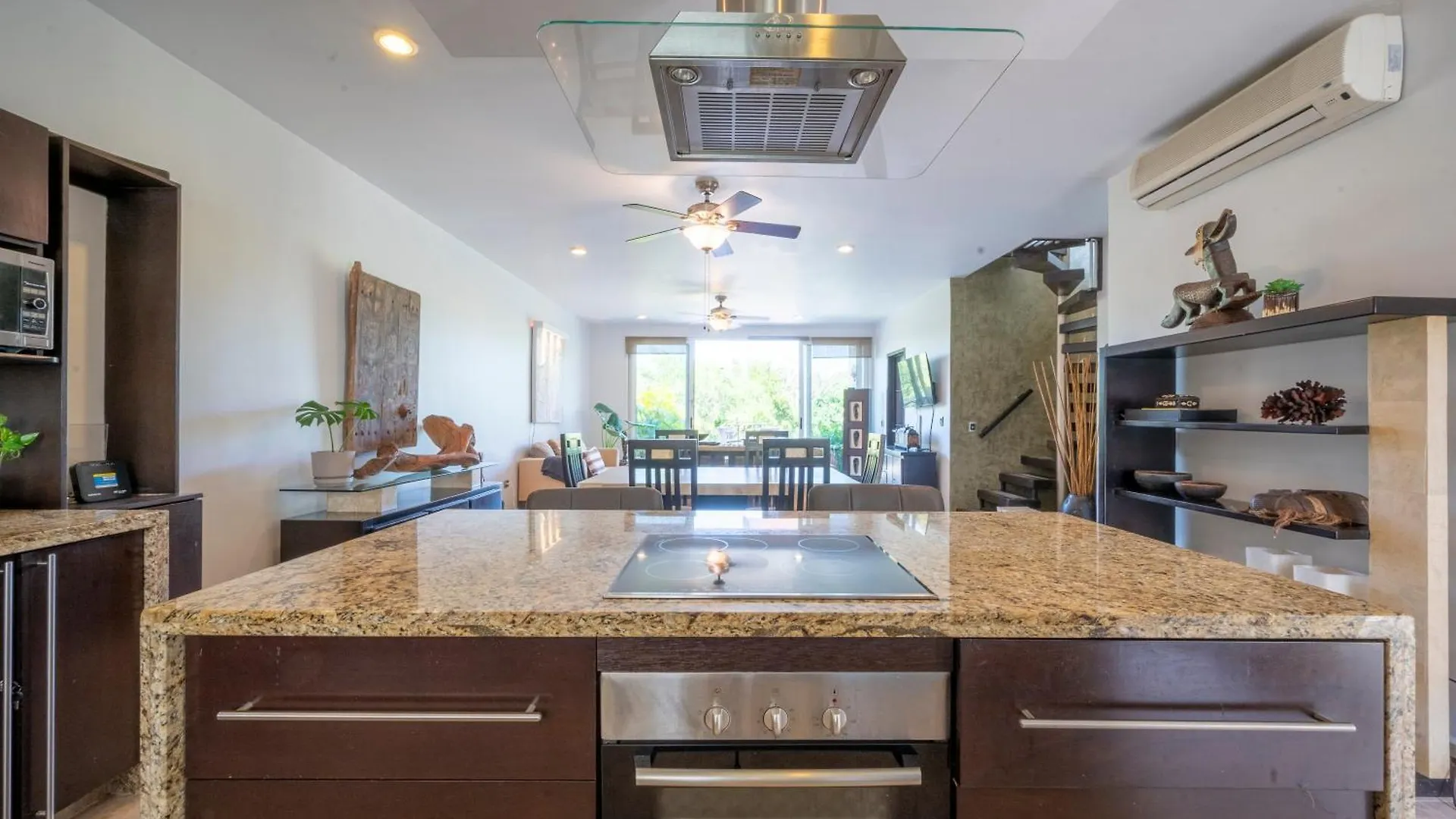 Spacious & Serene Penthouse With Rooftop, Jungle Views, Prime Location Steps To Beach & 5Th Ave プレヤデルカーメン